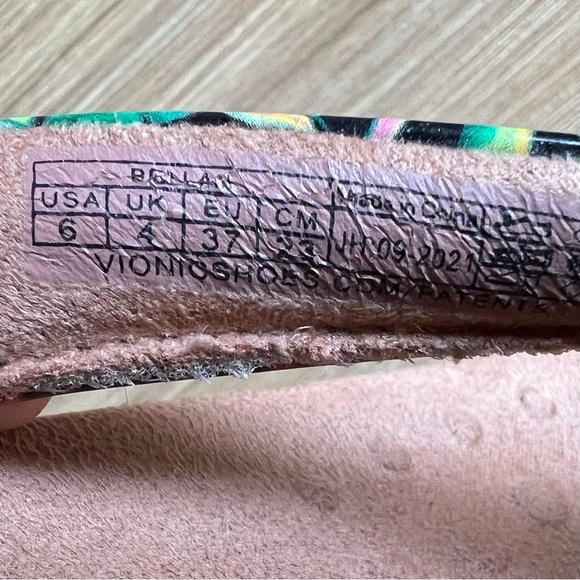 Vionic Bella II Black Toe-Post Sandal Flip Flop Women's Size 6 Tropical - Picture 10 of 10